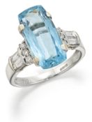 AN 18 CARAT WHITE GOLD AQUAMARINE AND DIAMOND RING