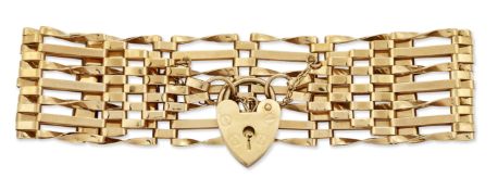 A 9 CARAT GOLD GATE LINK BRACELET