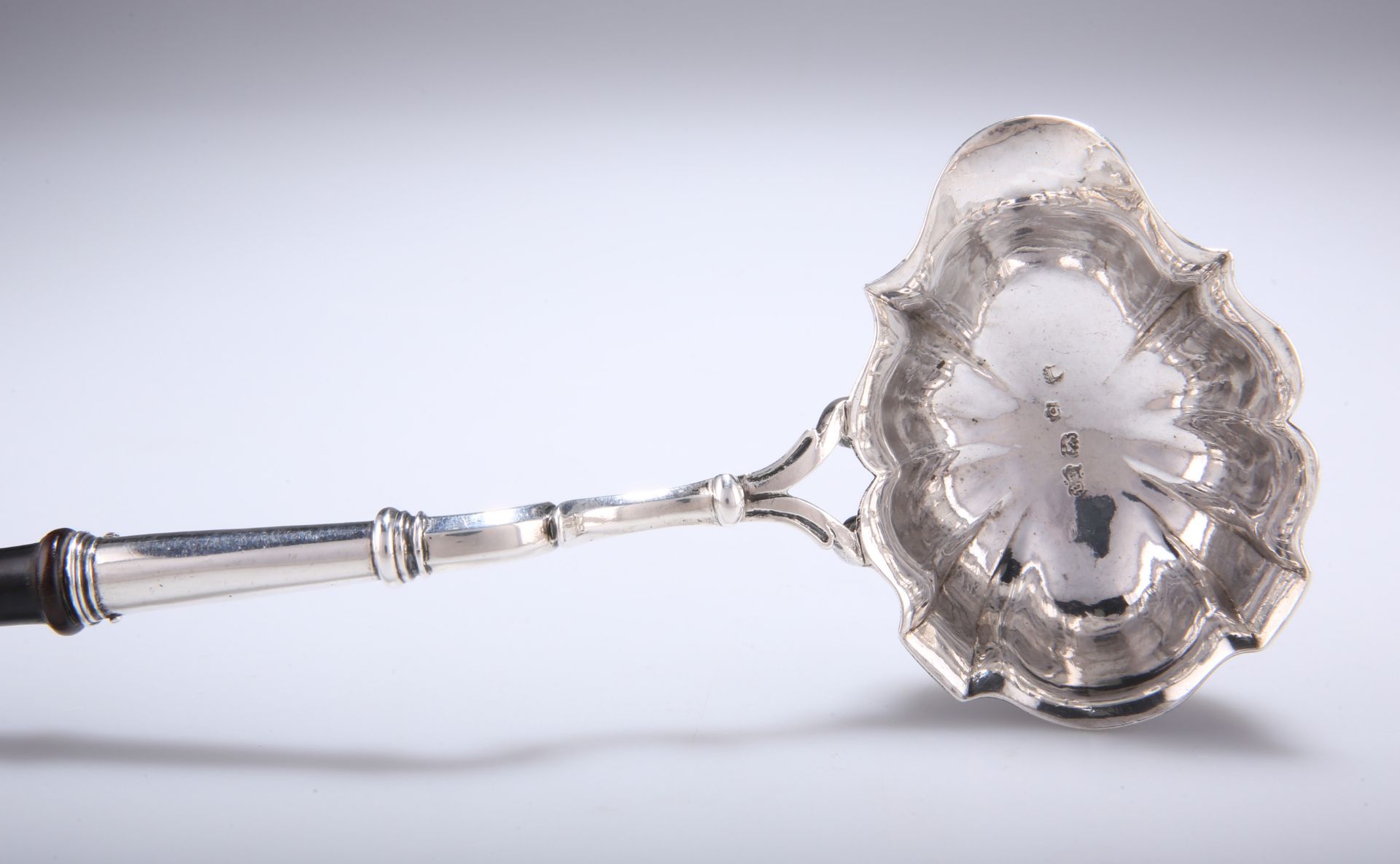 A GEORGE II SILVER TODDY LADLE - Image 3 of 4