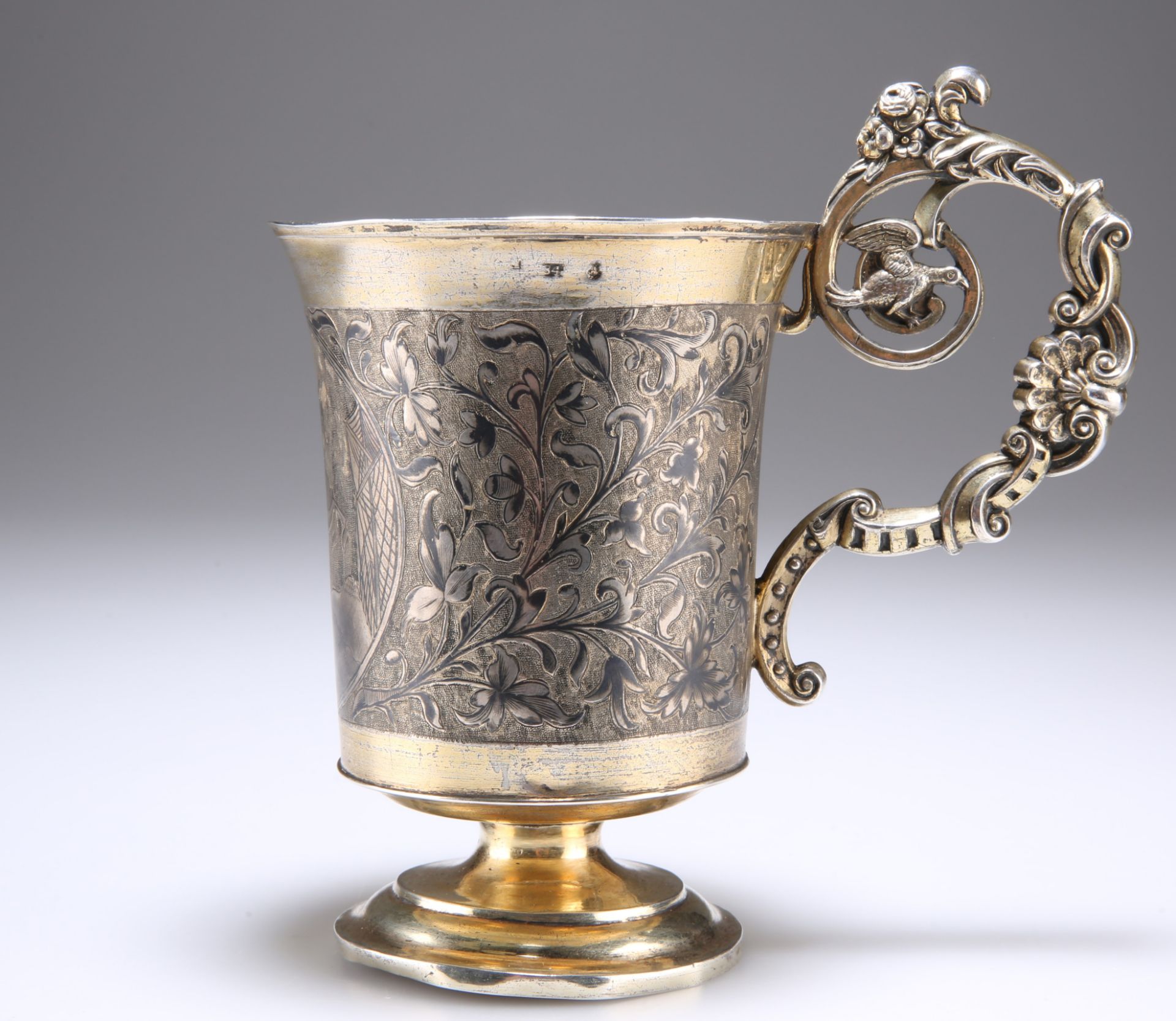 A RUSSIAN SILVER-GILT AND NIELLO CUP OF THE BRONZE HORSEMAN - Bild 2 aus 3