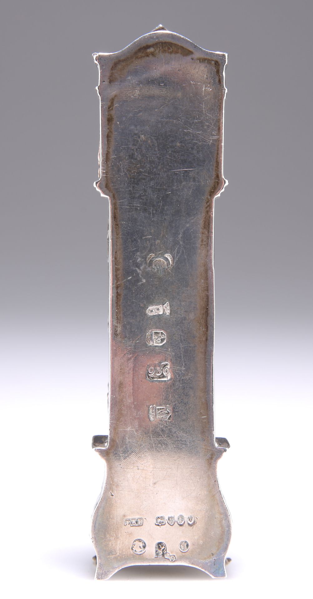 A DUTCH SILVER NOVELTY MODEL OF A LONGCASE CLOCK - Bild 3 aus 3