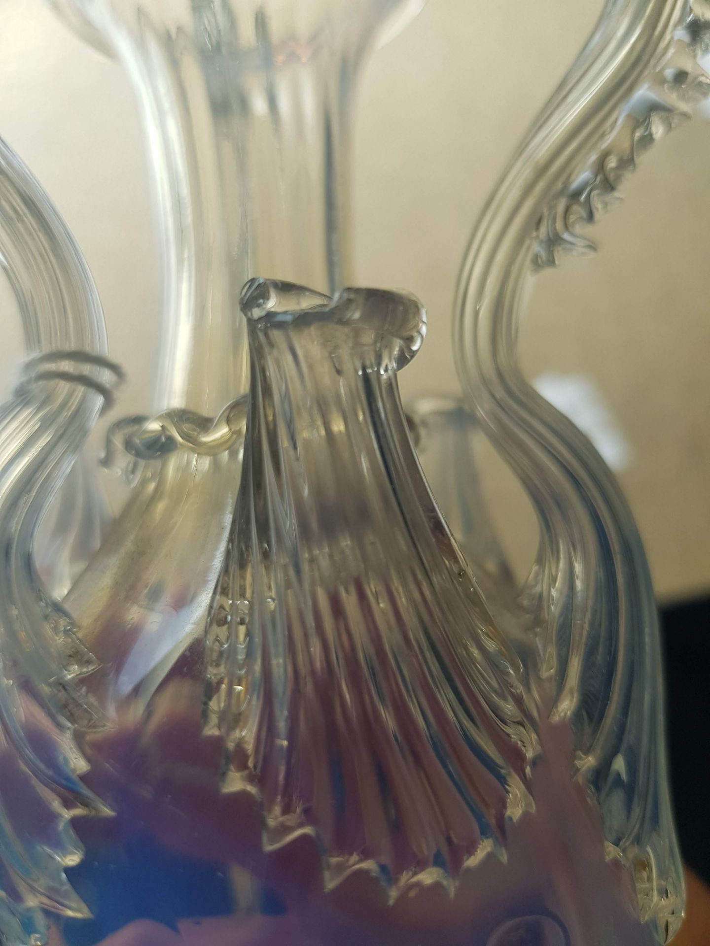 A VENETIAN OPAL GLASS VASE, CIRCA 1850 - Image 3 of 4