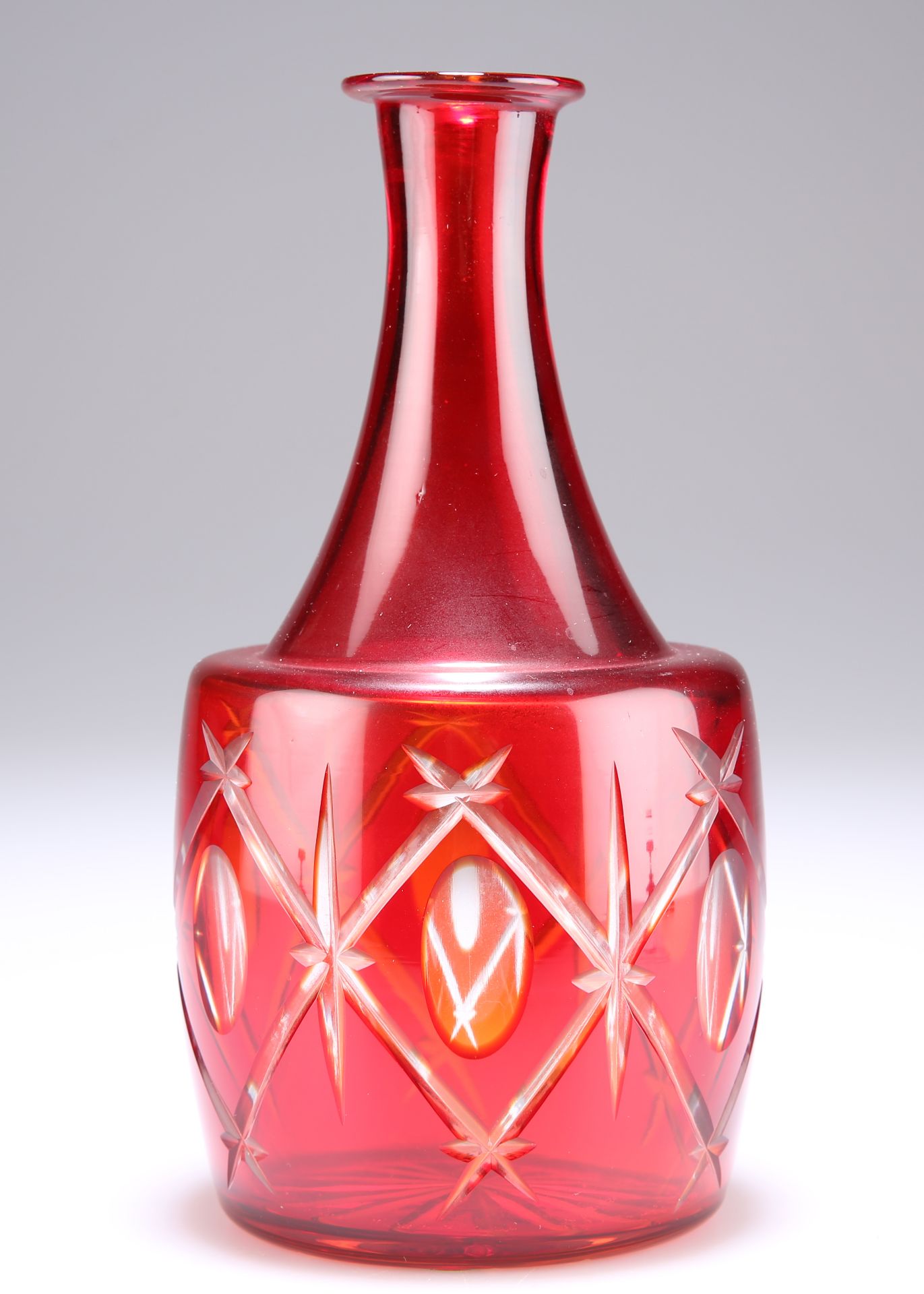 A RUBY GLASS DECANTER OR CARAFE