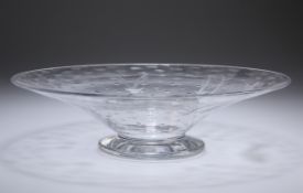 THOMAS WEBB & SONS AN EARLY 20TH CENTURY GLASS BOWL, of flared shallow circular form, decorated with