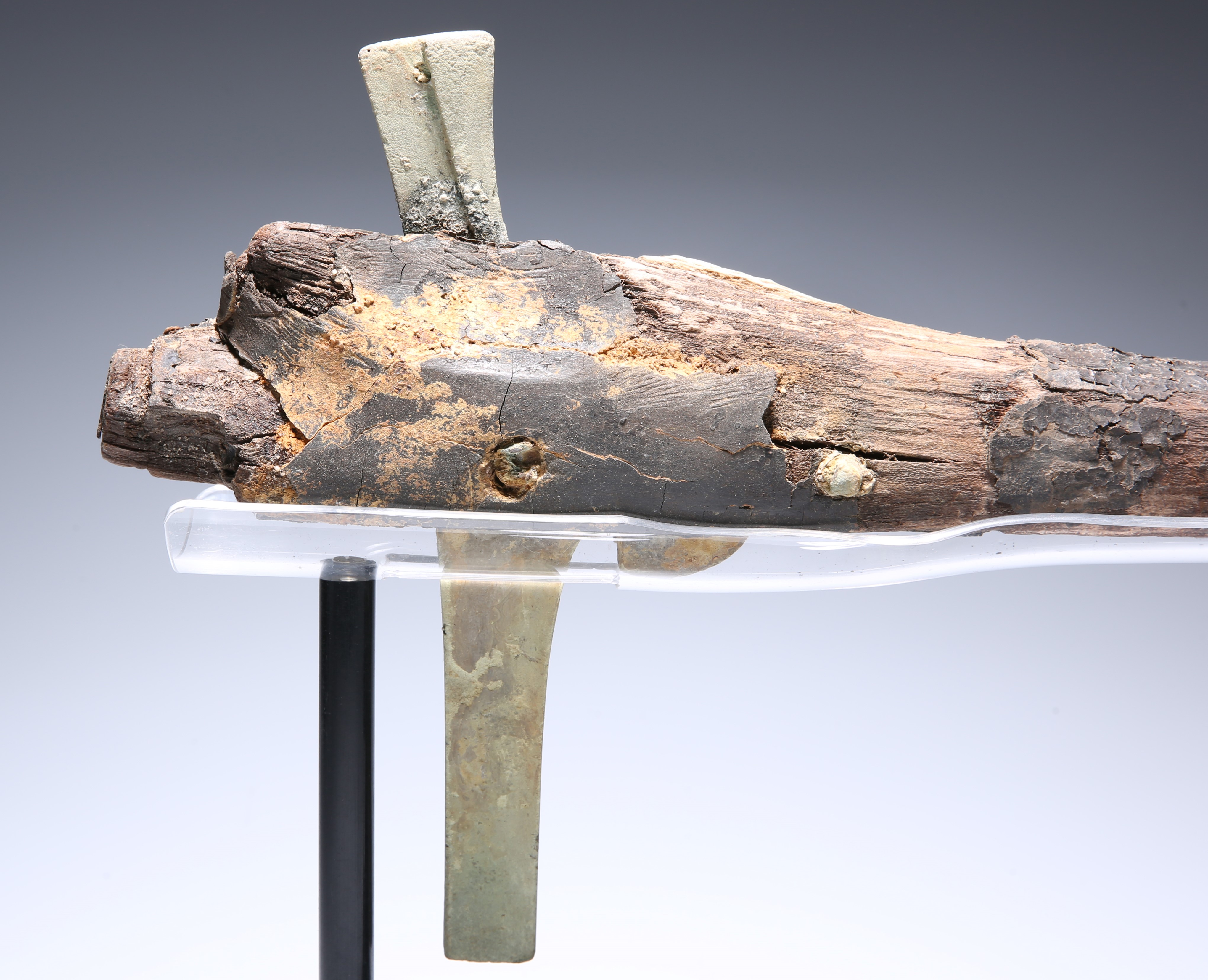 A RARE CROSSBOW 'NU', EASTERN HAN DYNASTY - Image 5 of 11