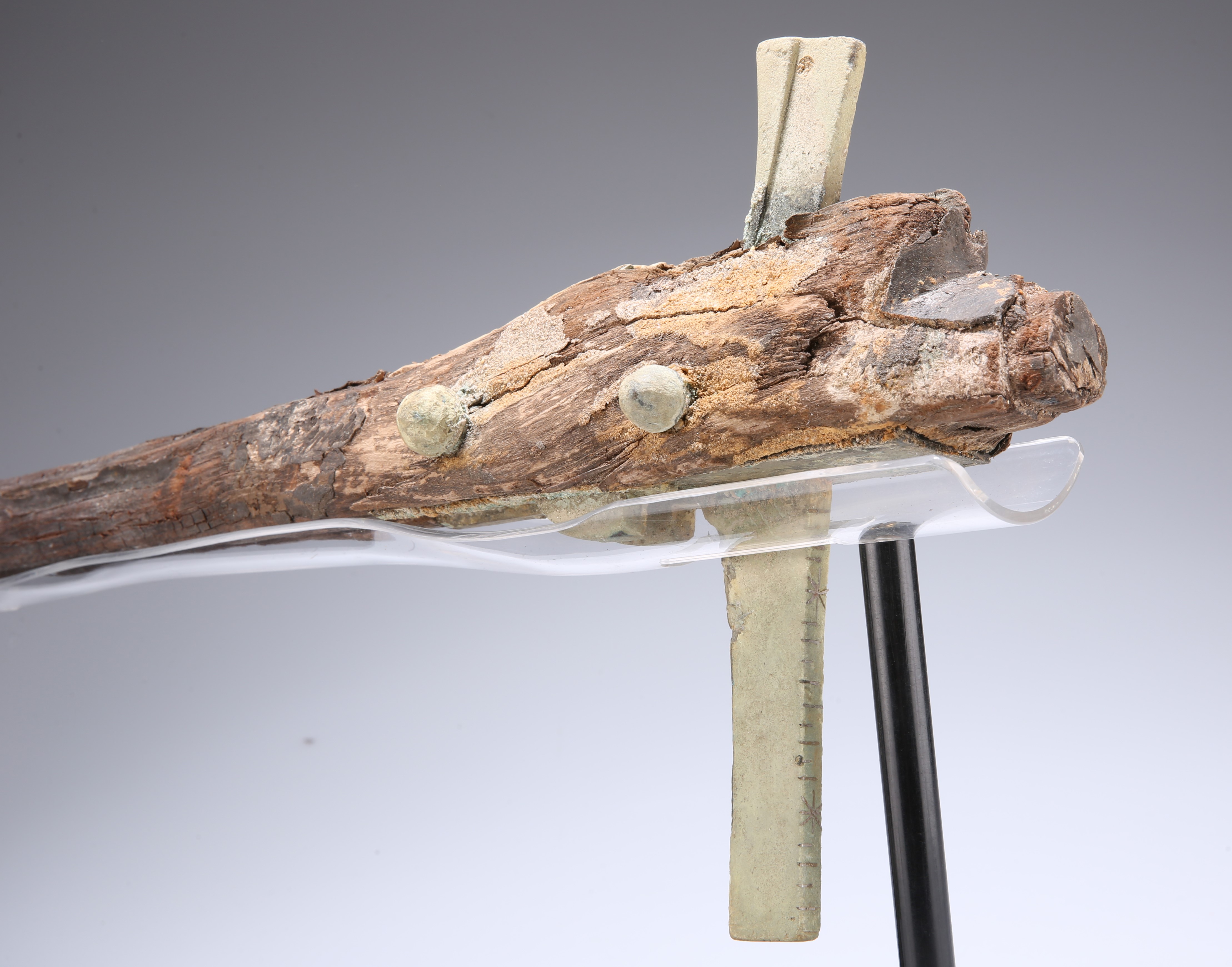 A RARE CROSSBOW 'NU', EASTERN HAN DYNASTY - Image 7 of 11