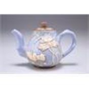 A CHINESE PORCELAIN TEAPOT