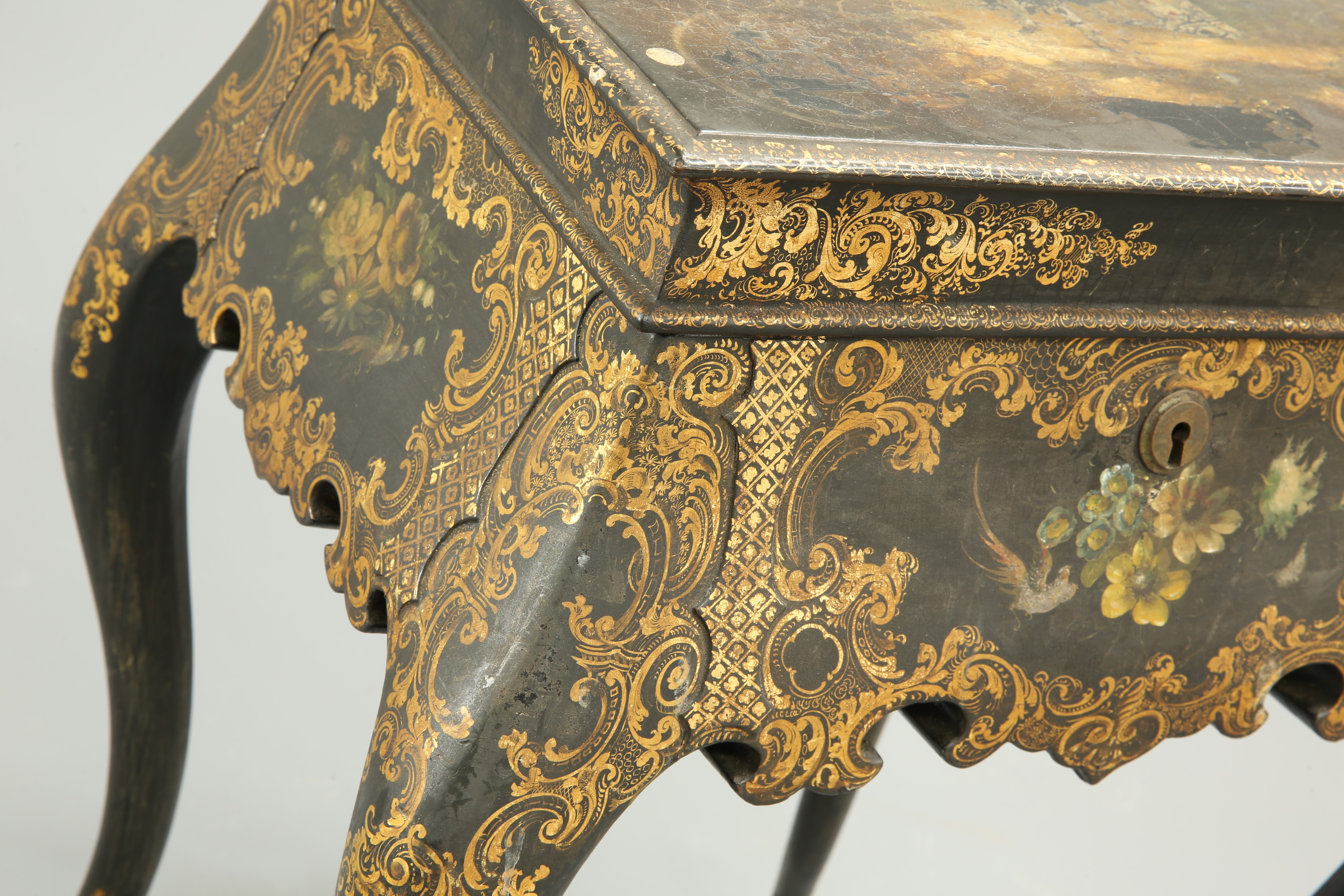 A VICTORIAN PAPIER-MACHE WORK TABLE - Image 3 of 3