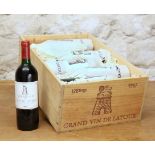 12 BOTTLES IN ORIGINAL WOODEN CASE CHATEAU LATOUR 1er GRAND CRU CLASSE PAUILLAC 1987