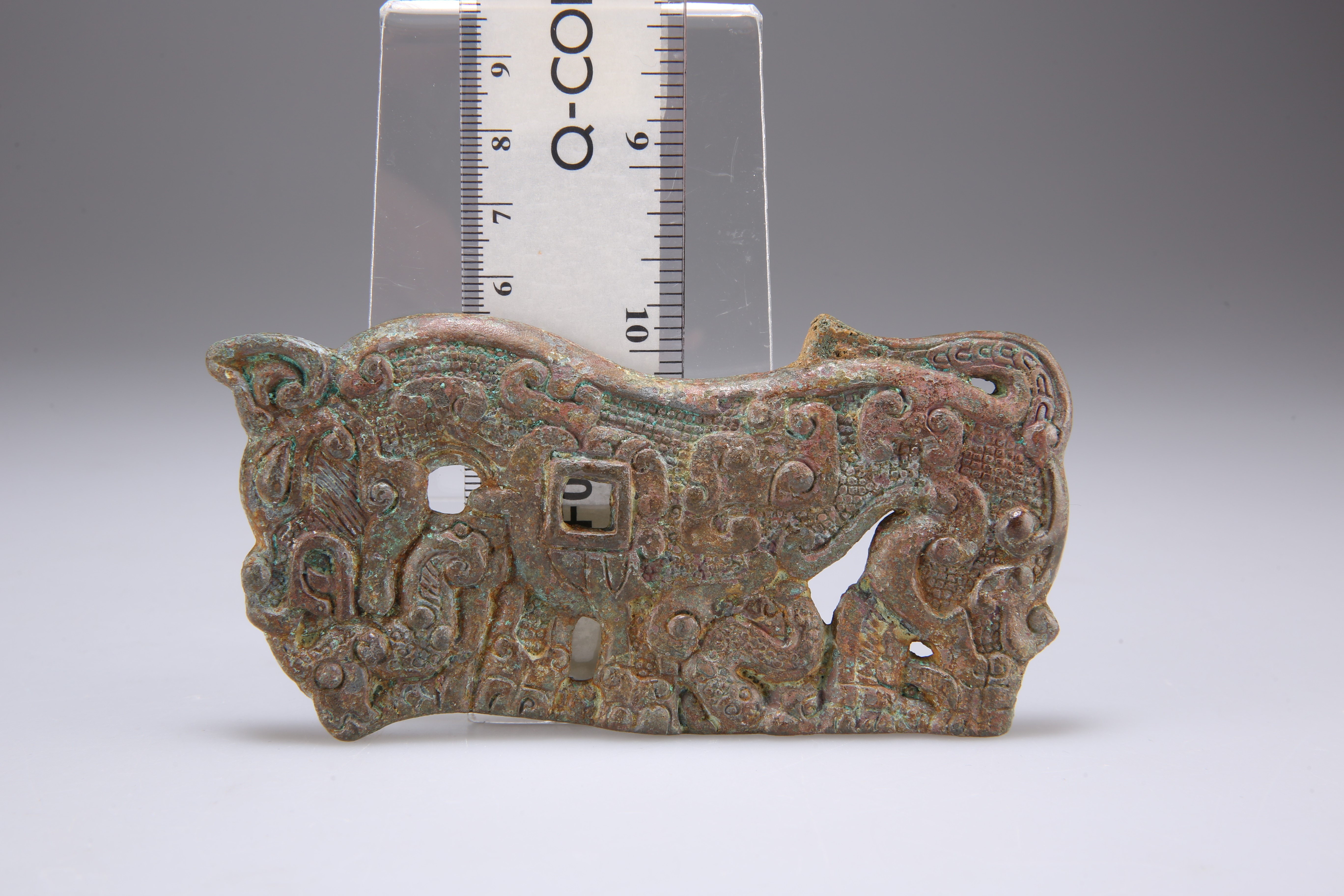 TWO INNER OR OUTER MONGOLIA BRONZE PLAQUES, WARRING STATES PERIOD AND HAN DYNASTY - Image 3 of 6