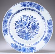 A CHINESE BLUE AND WHITE PORCELAIN PLATE