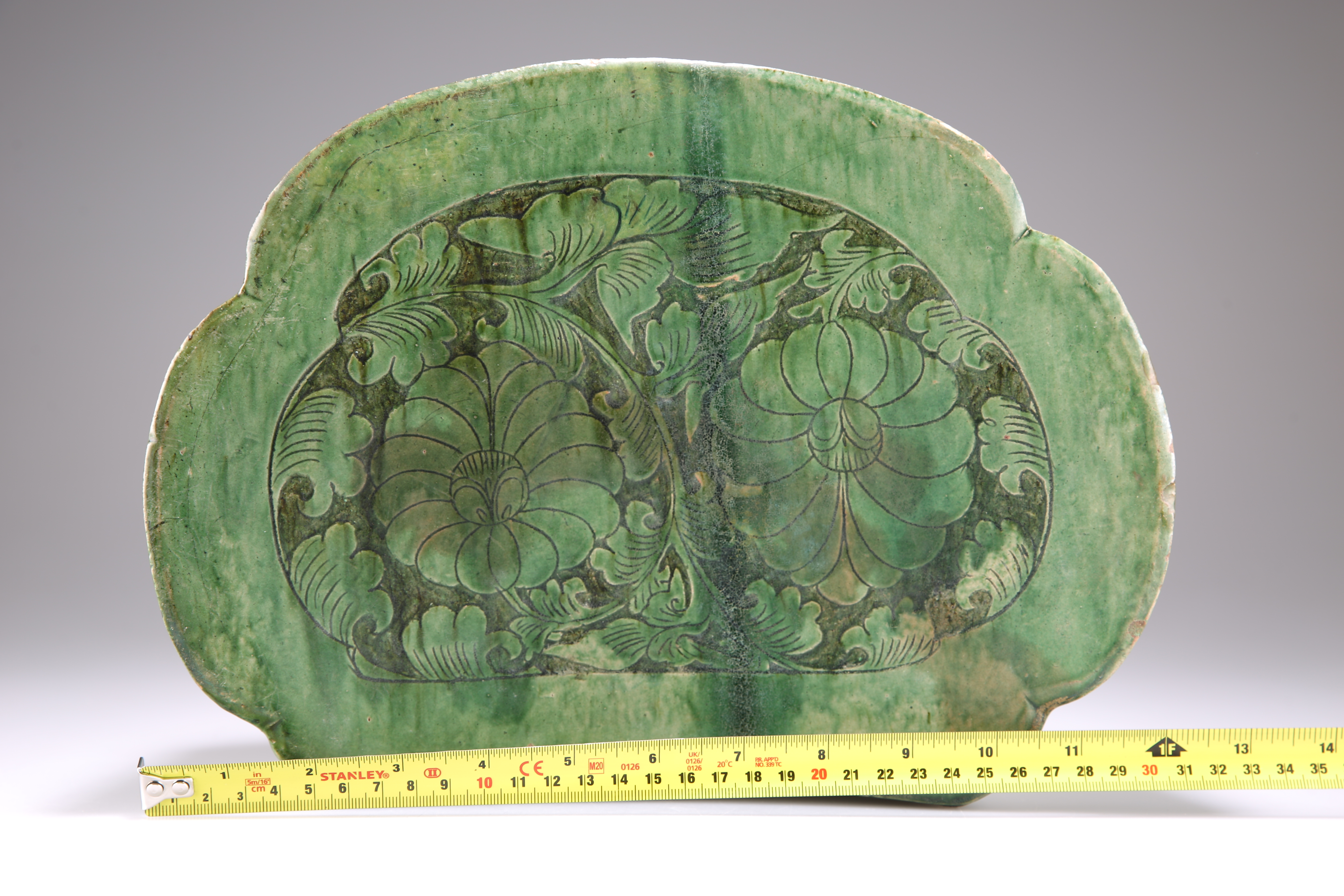 A LARGE 'CIZHOU' GREEN-GLAZED PILLOW, SONG DYNASTY - Image 4 of 10