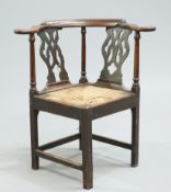 A GEORGE III OAK CORNER CHAIR