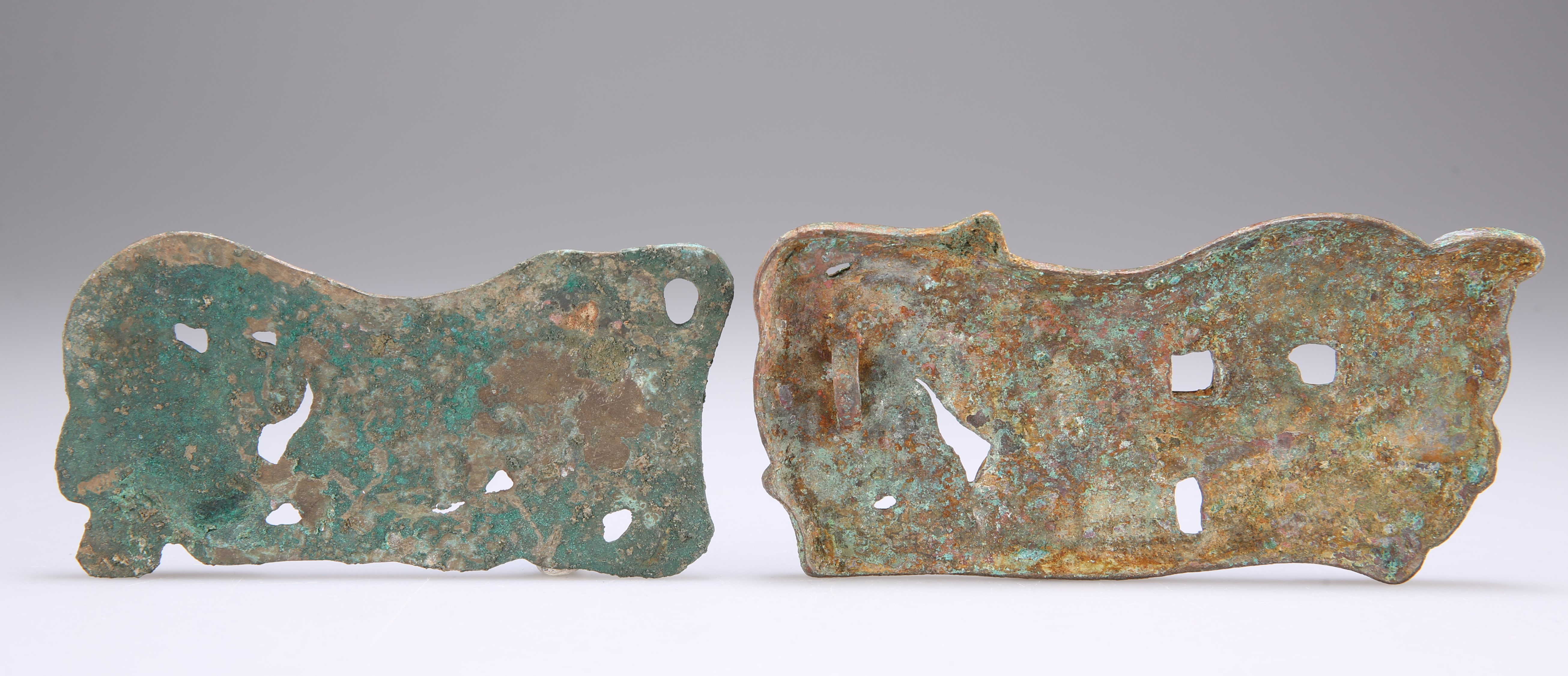 TWO INNER OR OUTER MONGOLIA BRONZE PLAQUES, WARRING STATES PERIOD AND HAN DYNASTY - Image 2 of 6