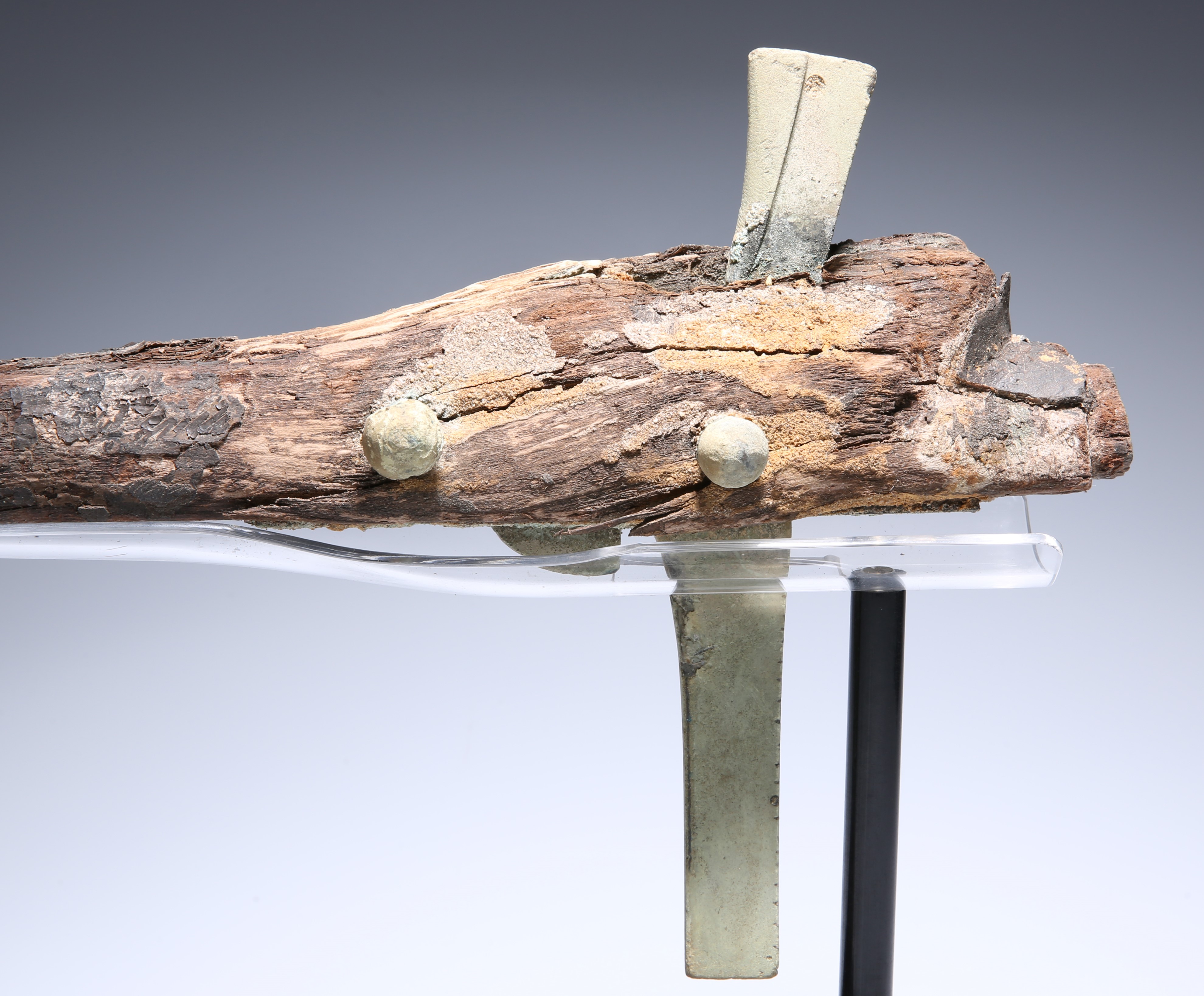 A RARE CROSSBOW 'NU', EASTERN HAN DYNASTY - Image 4 of 11