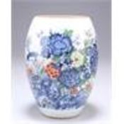 A CHINESE PORCELAIN VASE