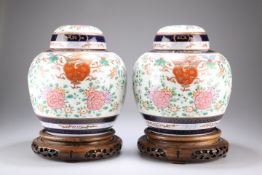 A PAIR OF SAMSON PORCELAIN VASES AND COVERS, IN CHINESE EXPORT STYLE