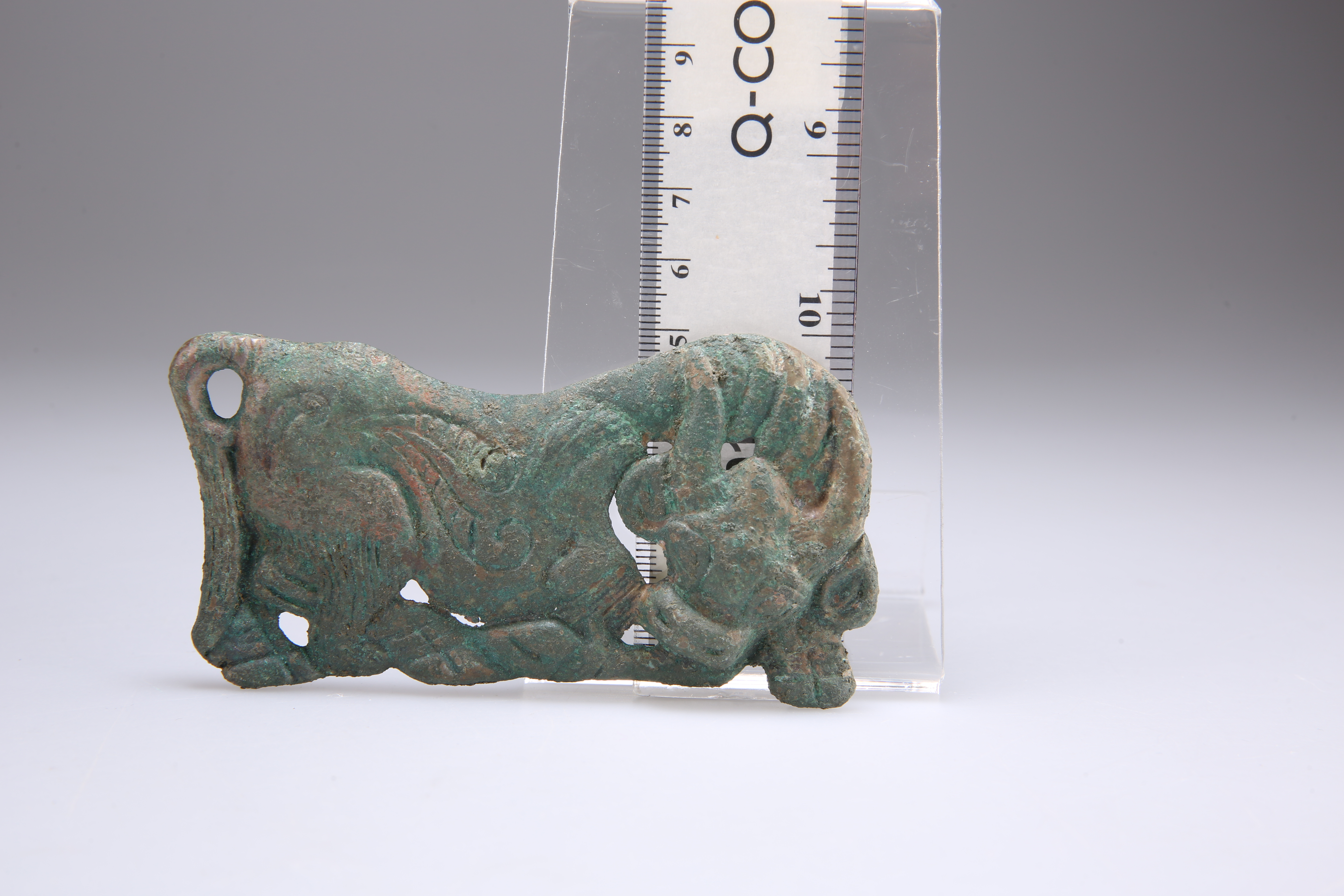 TWO INNER OR OUTER MONGOLIA BRONZE PLAQUES, WARRING STATES PERIOD AND HAN DYNASTY - Image 5 of 6