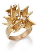 AN ABSTRACT DIAMOND COCKTAIL RING, CIRCA 1960s