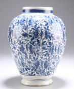 A DUTCH DELFT VASE, 18TH CENTURY