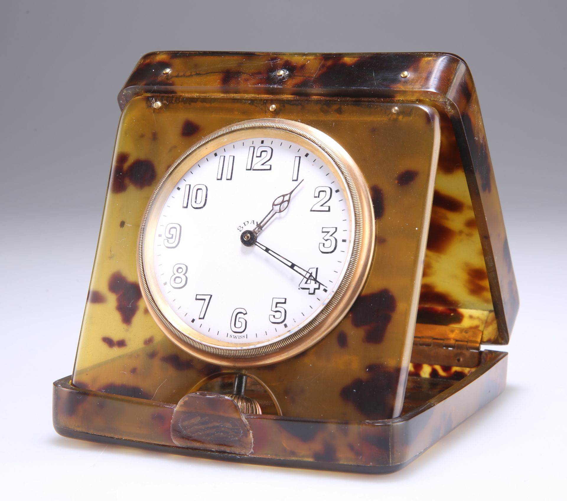 AN EARLY 20TH CENTURY TORTOISESHELL 8-DAYS TRAVELLING CLOCK