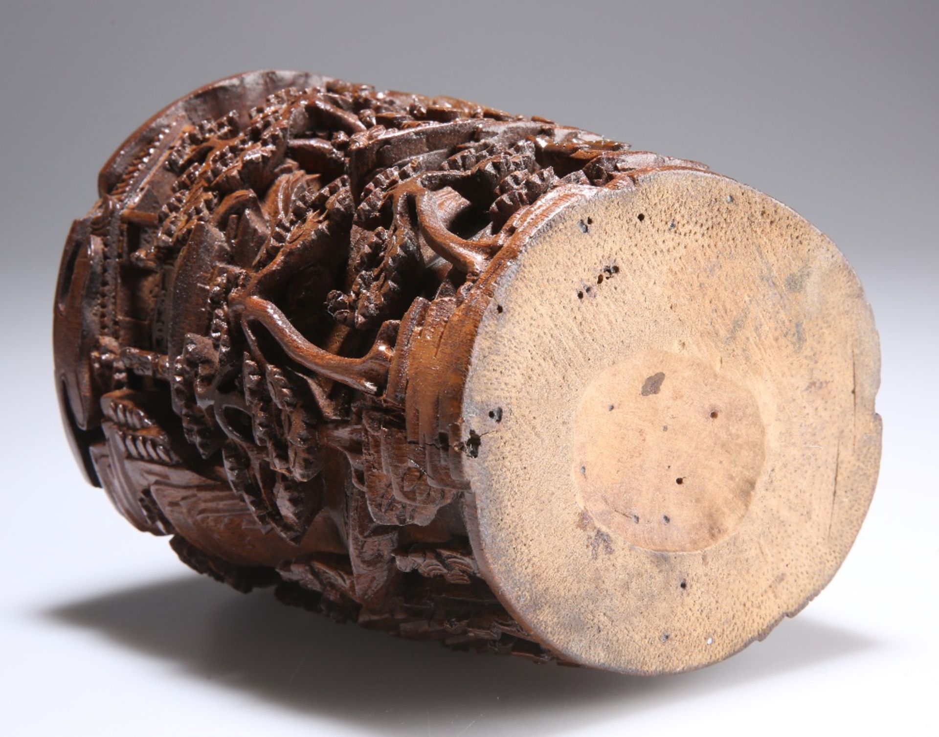 A CHINESE CARVED BAMBOO BRUSH POT - Image 4 of 4