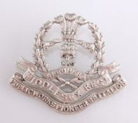 A VERY RARE WWI CAST SILVER OFFICERS' PATTERN CAP BADGE