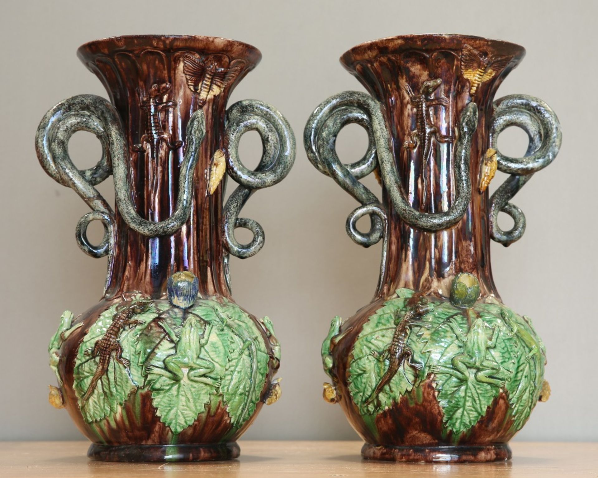 A LARGE PAIR OF PORTUGUESE MAJOLICA VASES, BY MANUEL MAFRA - Image 2 of 7