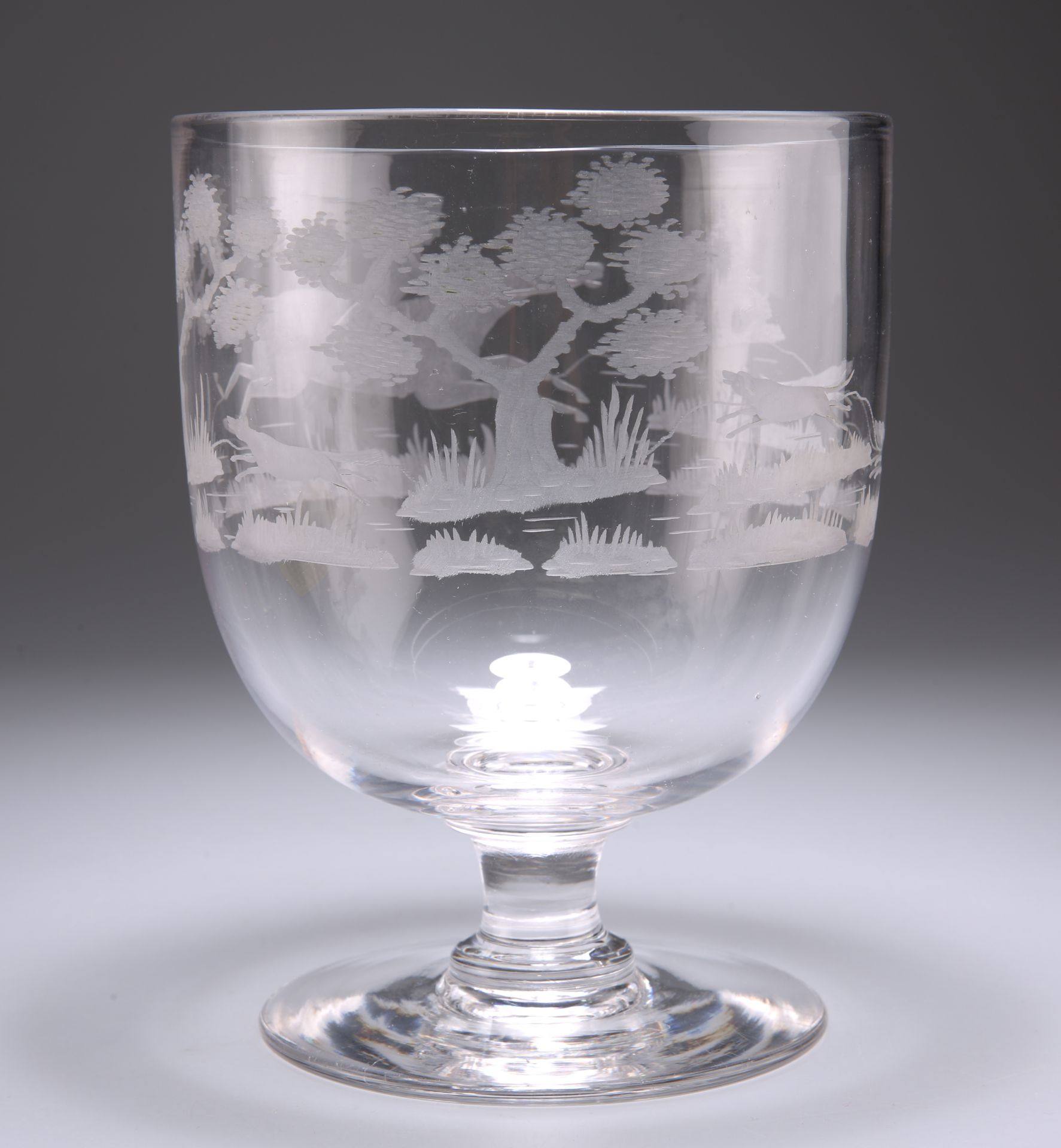 A LARGE CONTINENTAL ETCHED GLASS GOBLET - Bild 2 aus 2