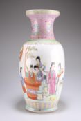 A LARGE CHINESE FAMILLE ROSE PORCELAIN VASE