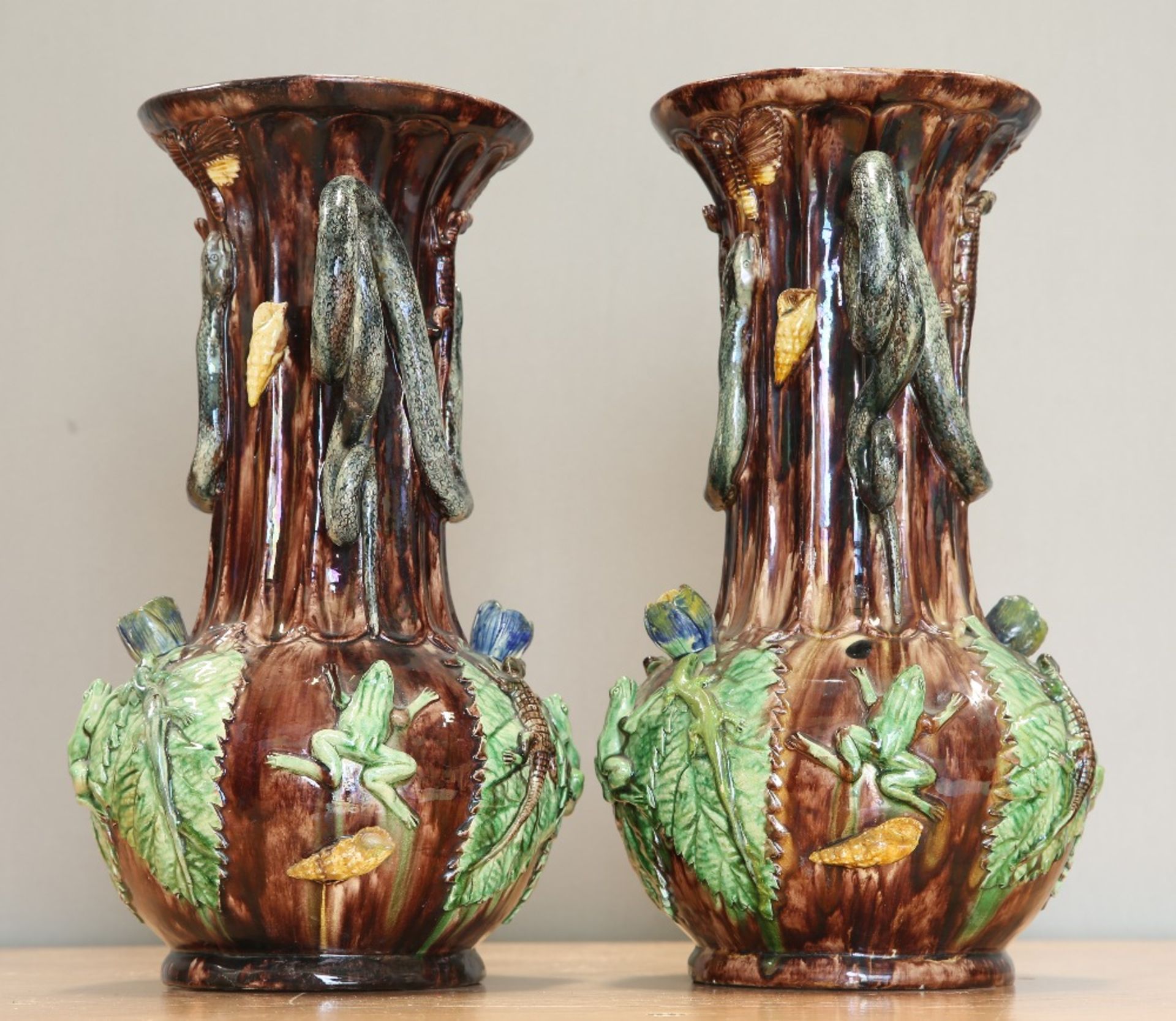 A LARGE PAIR OF PORTUGUESE MAJOLICA VASES, BY MANUEL MAFRA - Image 3 of 7