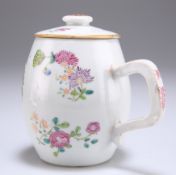 AN 18TH CENTURY CHINESE FAMILLE ROSE PORCELAIN TANKARD AND COVER