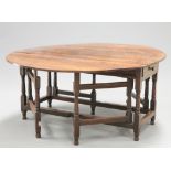 A LARGE 18TH CENTURY OAK GATELEG TABLE