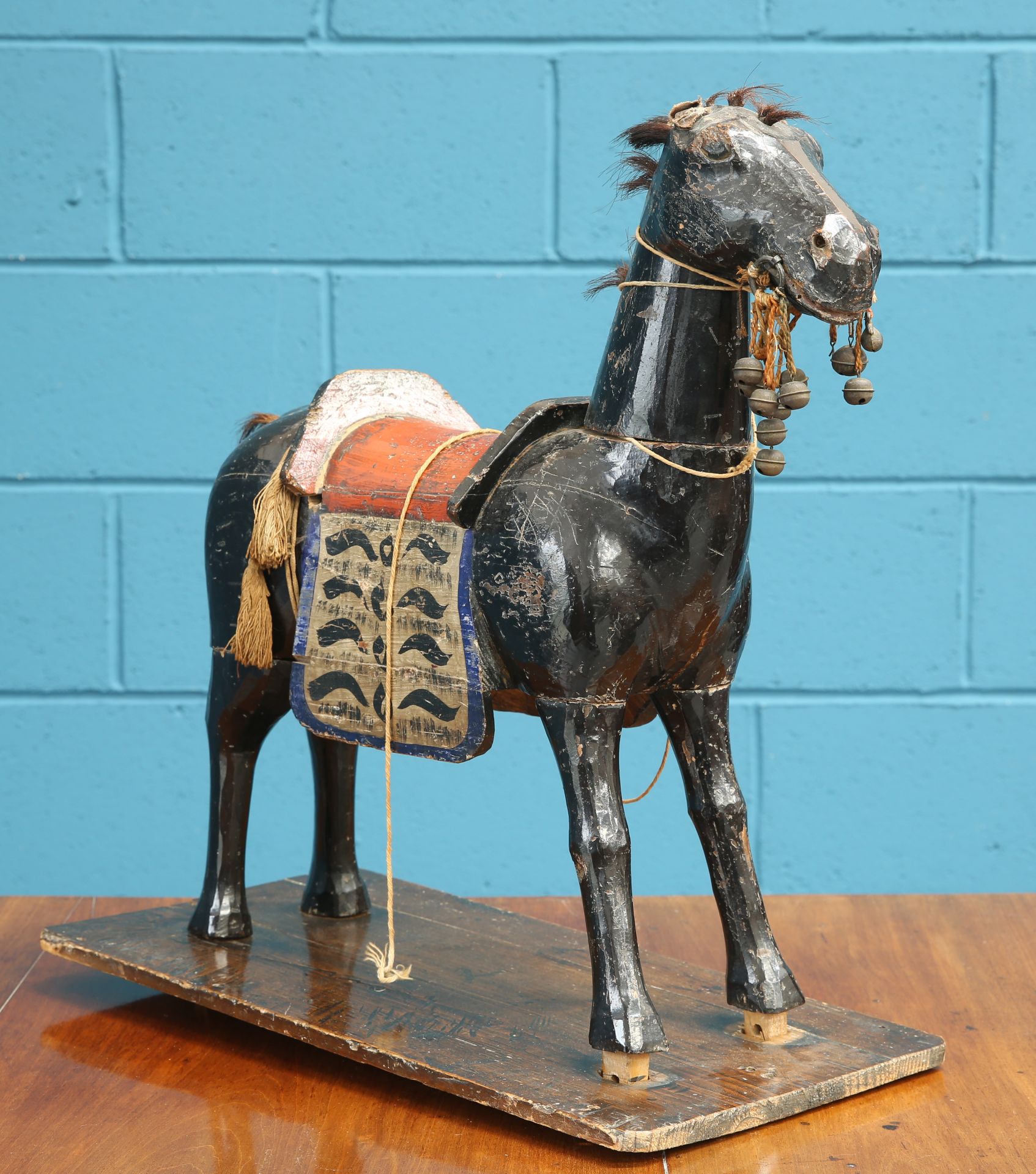 A 19TH CENTURY MIDDLE EASTEN CARVED AND PAINTED MODEL OF A HORSE - Image 3 of 3