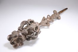 A LARGE AFRICAN BRONZE CEREMONIAL PIPE