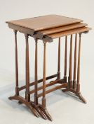 A SET OF THREE EDWARDIAN MAHOGANY SPIDER LEG NESTING TABLES