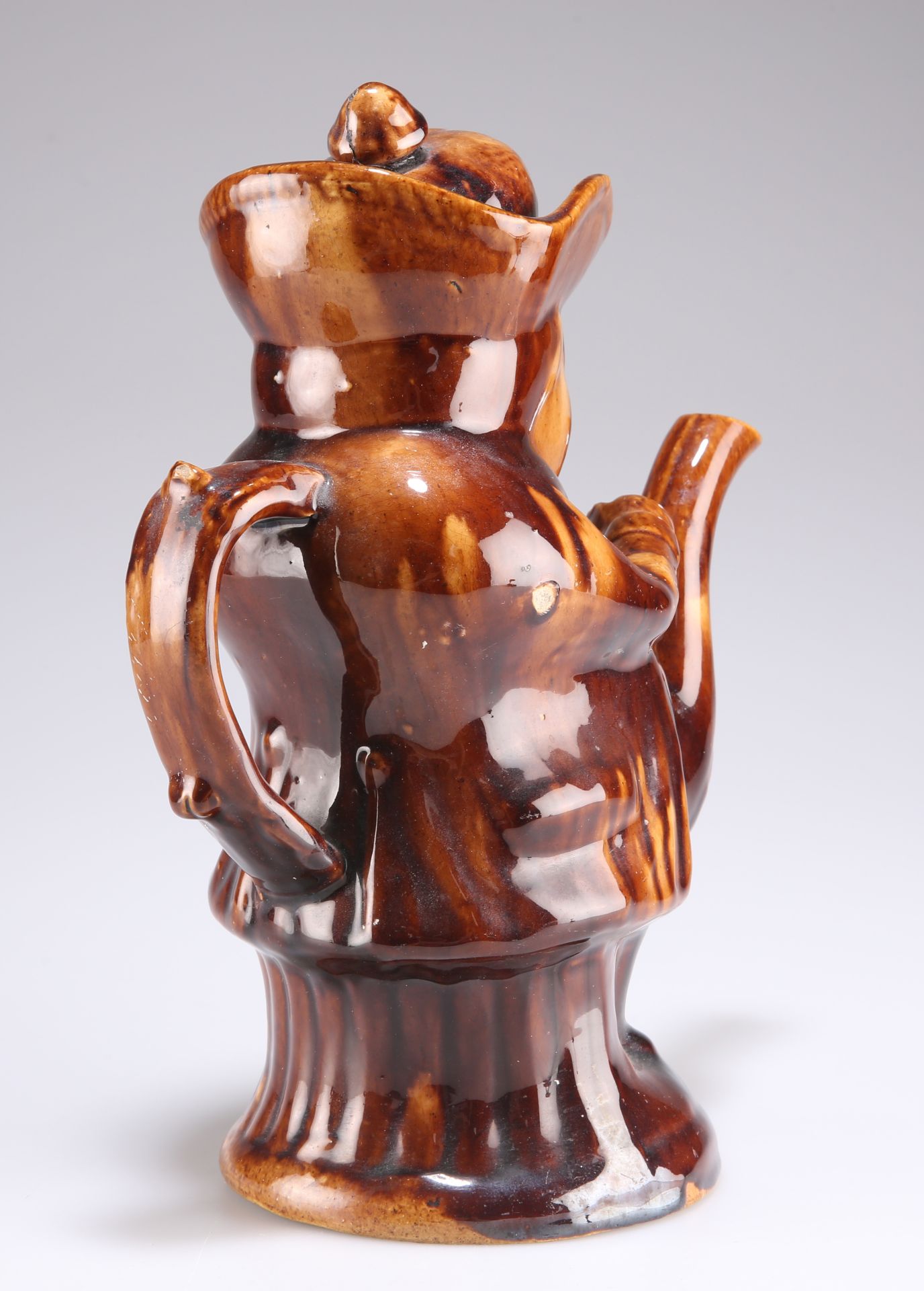 A 19TH CENTURY TREACLE-GLAZED TOBY TEAPOT - Image 3 of 3