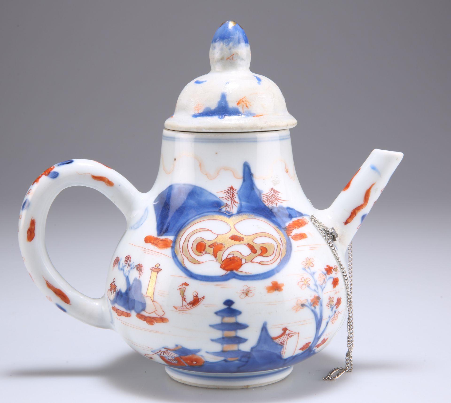 AN 18TH CENTURY CHINESE IMARI TEAPOT AND COVER - Image 2 of 3