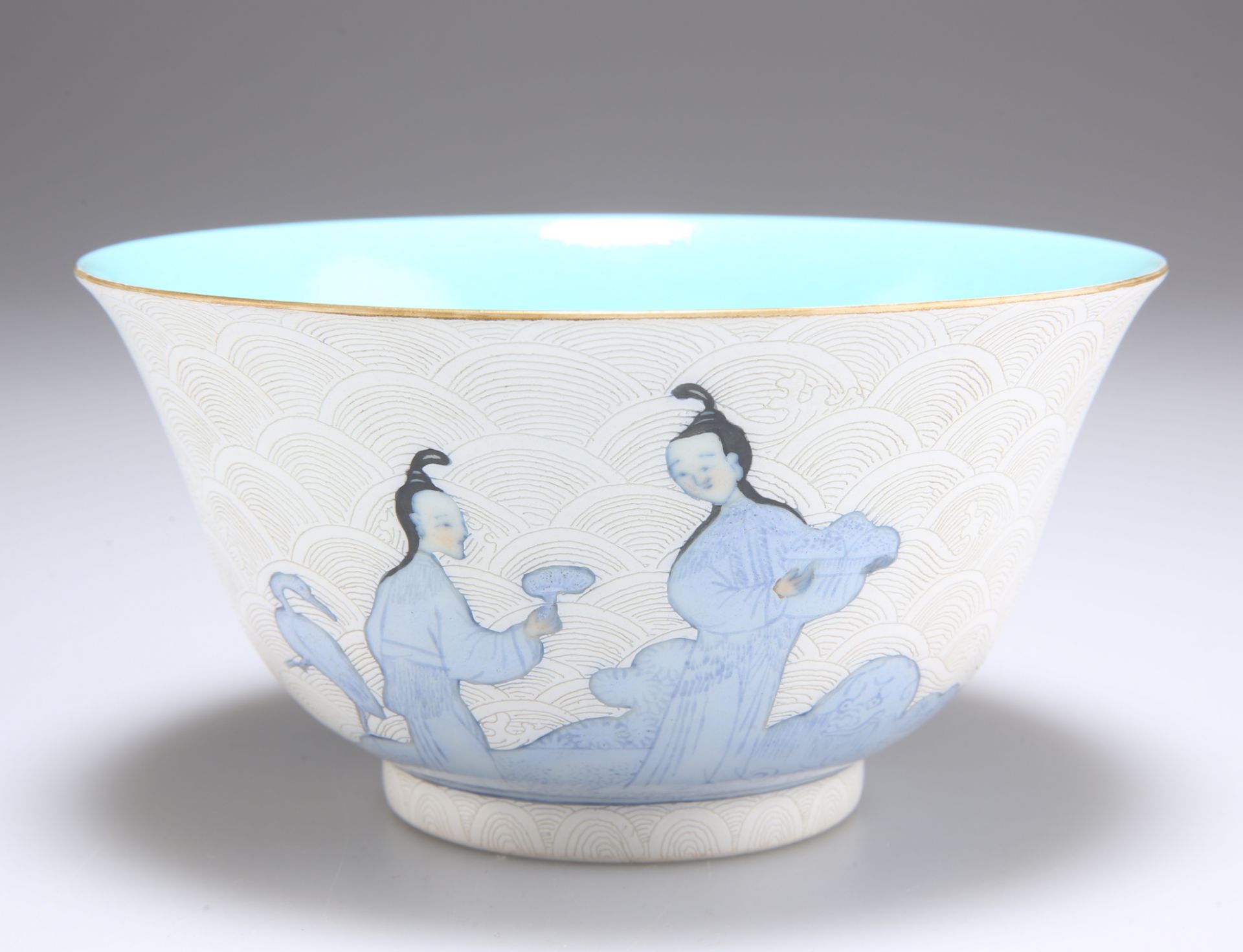 A SMALL CHINESE PORCELAIN BOWL