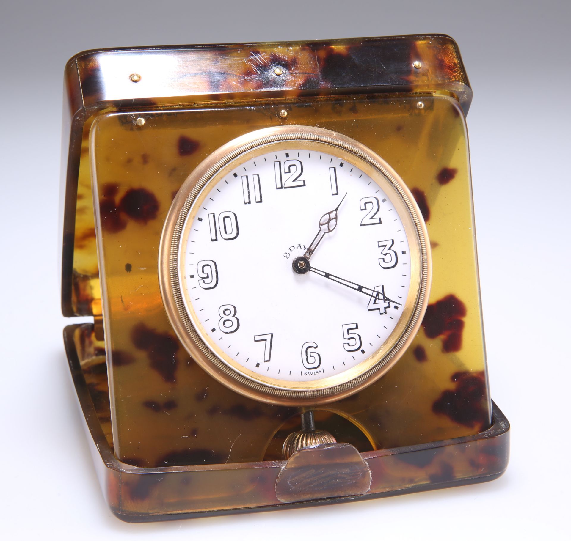 AN EARLY 20TH CENTURY TORTOISESHELL 8-DAYS TRAVELLING CLOCK - Image 2 of 3