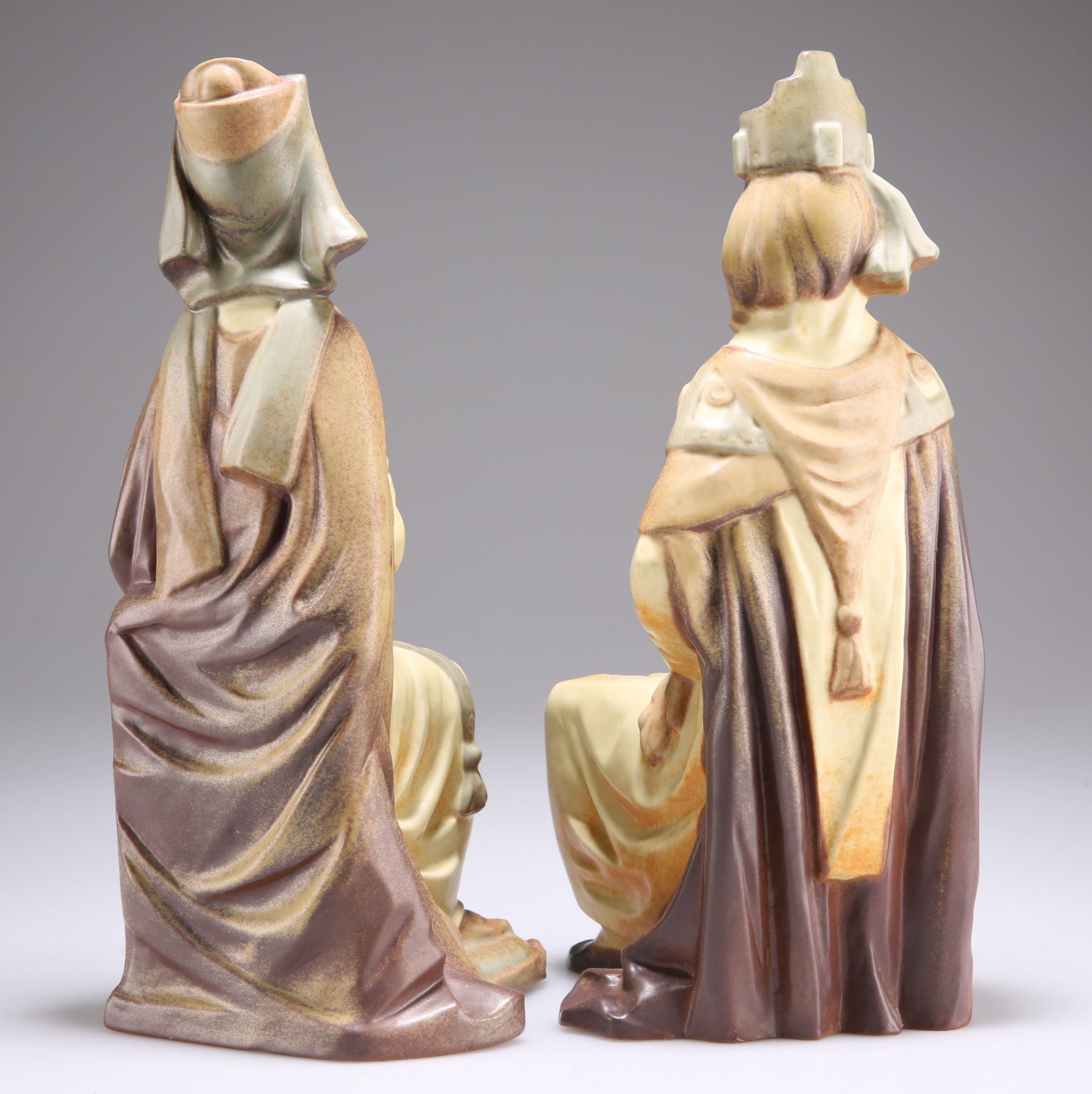 A PAIR OF LLADRO KING AND QUEEN FIGURES - Image 2 of 2