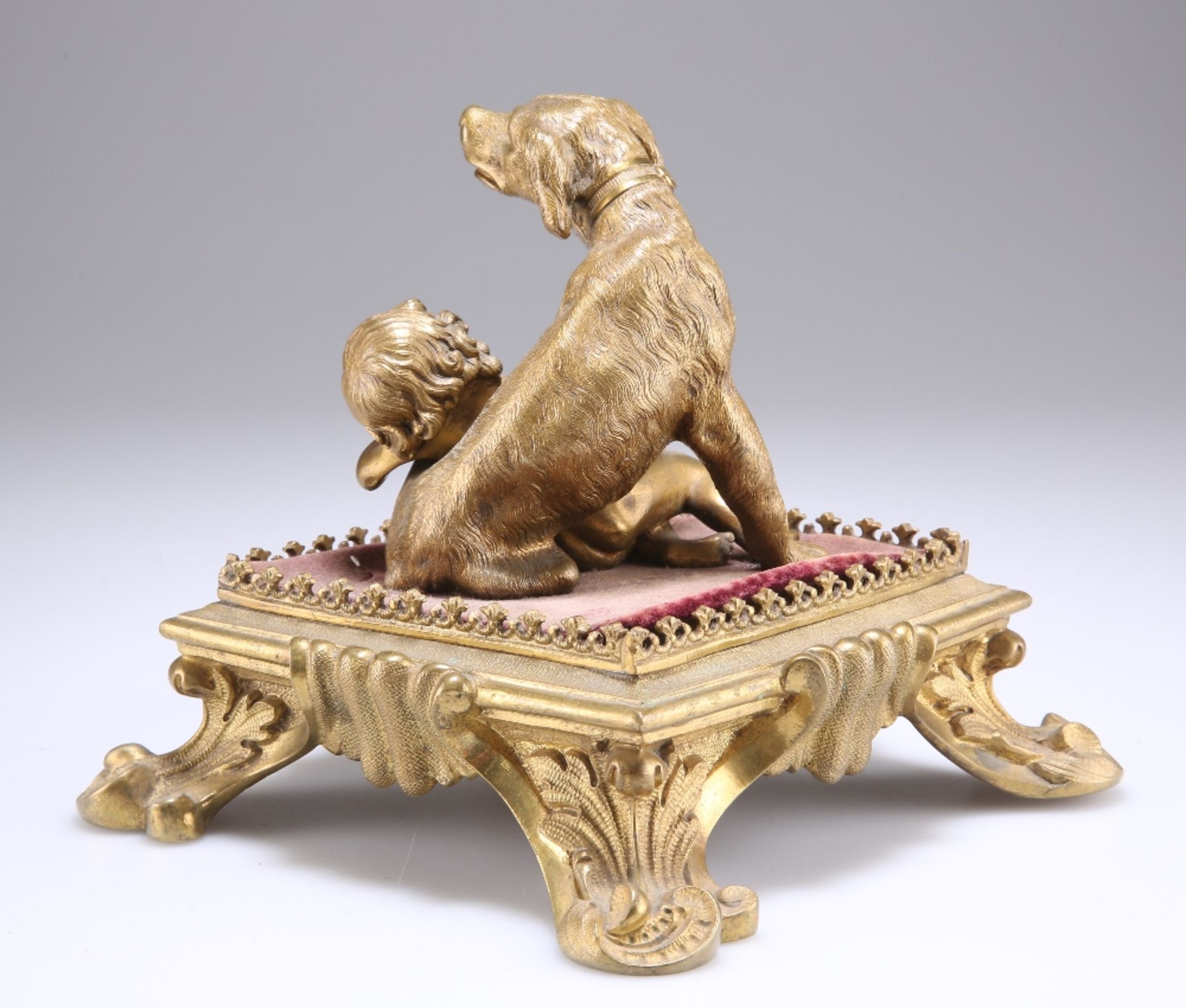 A 19TH CENTURY FRENCH ORMOLU GROUP - Bild 3 aus 3