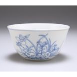 A CHINESE PORCELAIN BLUE AND WHITE CHICKEN CUP