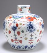 A CHINESE DOUCAI PORCELAIN JAR