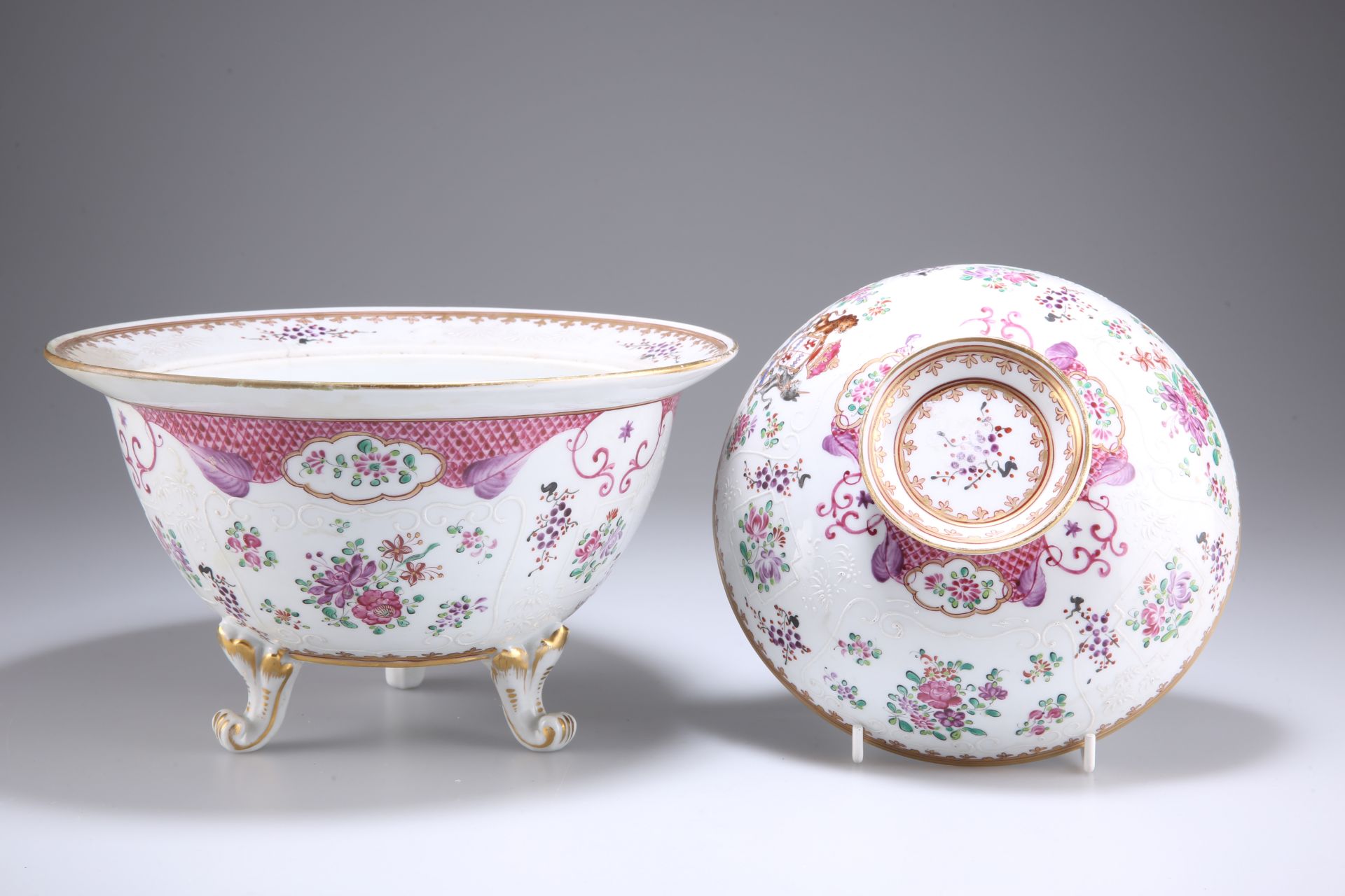 A SAMSON PORCELAIN BOWL AND COVER IN CHINESE EXPORT STYLE - Image 3 of 3