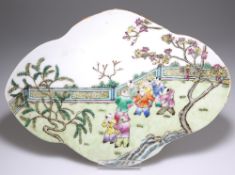 A CHINESE FAMILLE ROSE PORCELAIN PLAQUE