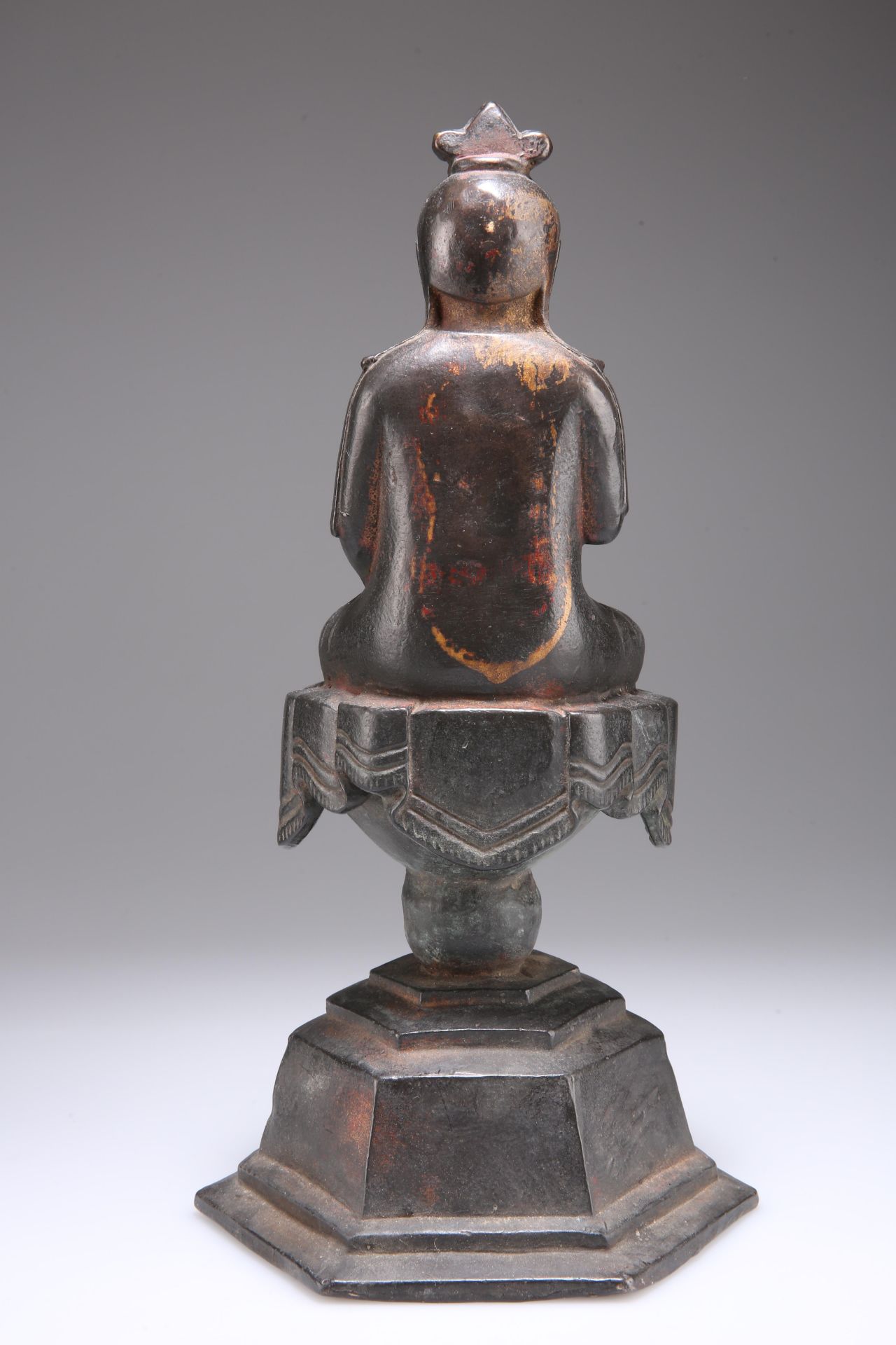 A CHINESE BRONZE BUDDHA - Image 2 of 4