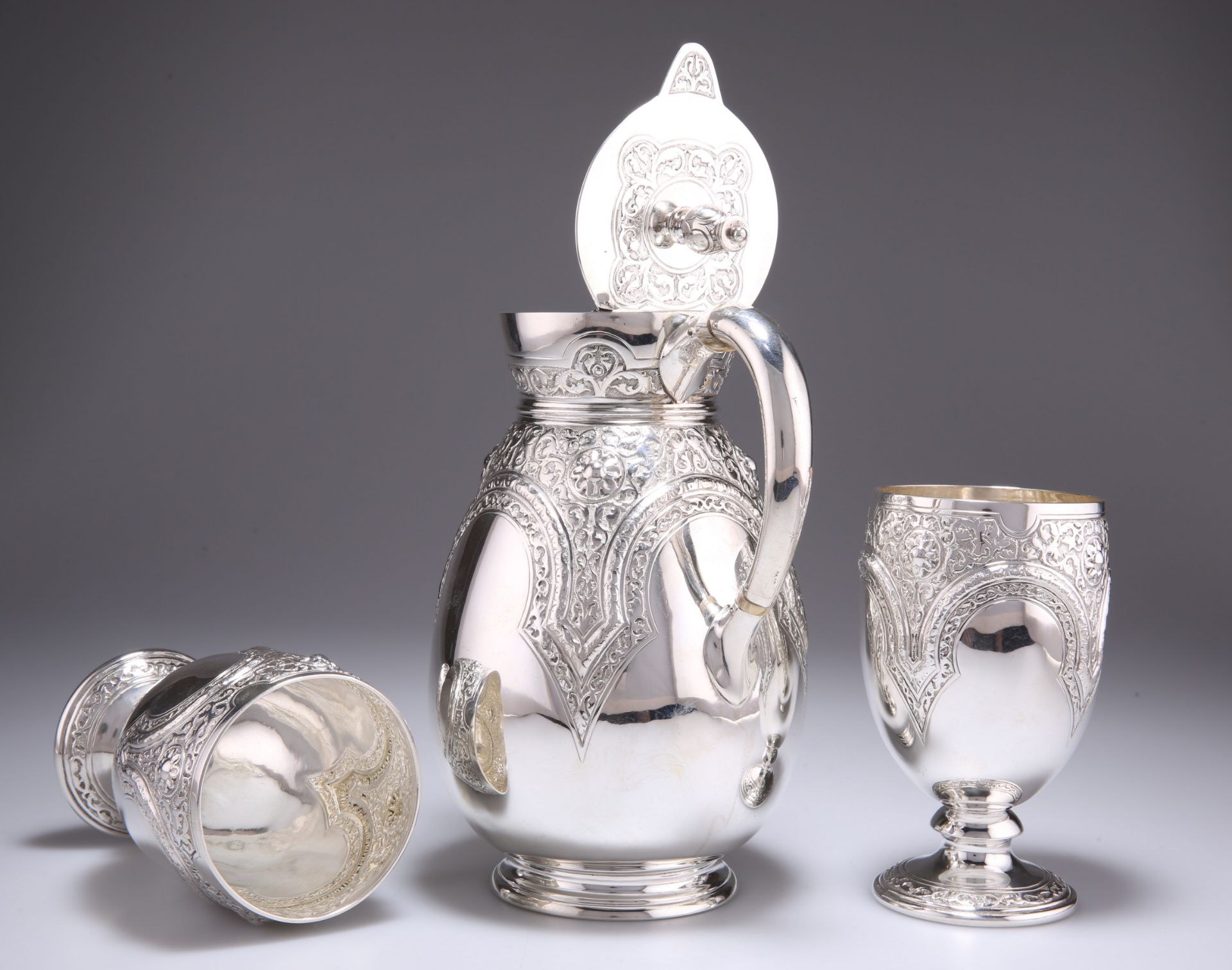 A VICTORIAN SILVER JUG AND PAIR OF GOBLETS - Image 3 of 4
