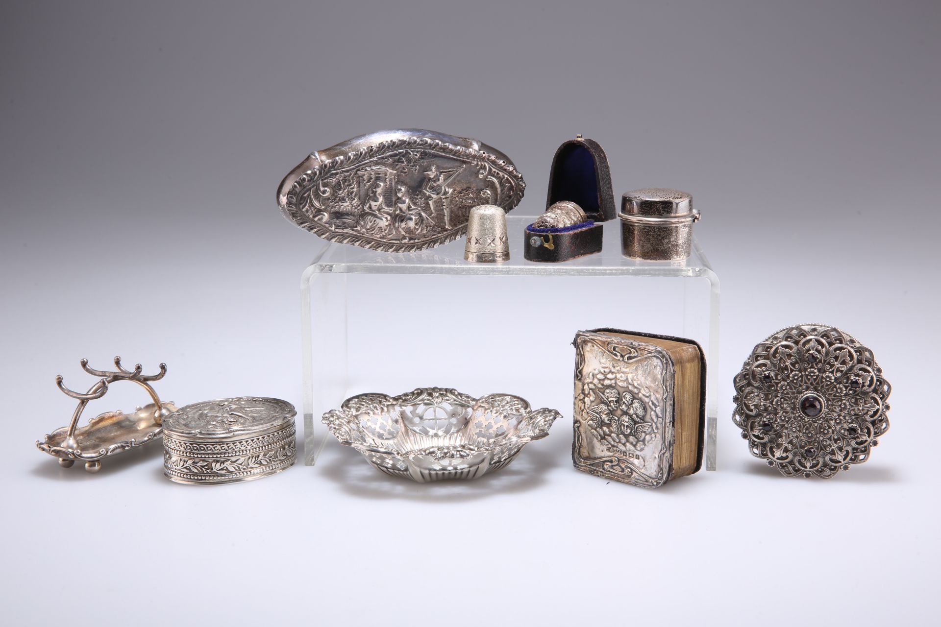 A GROUP OF SILVER