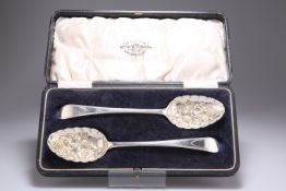 A PAIR OF GEORGE III SILVER TABLESPOONS